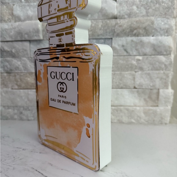 Gucci Paris Eau de Parfum with Gold and Tan Hues - Picture 2 of 3